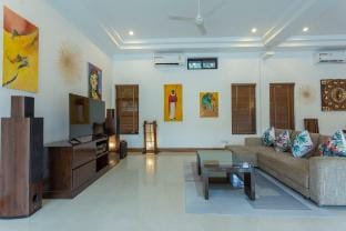 4BR Timbuktu villa, Jacuzzi Walk Villa Market V170 Villa in Chalong