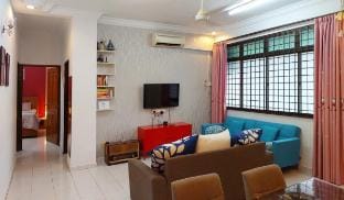 Happy Nyonya Homestay 9 pax Vacation rental in Malacca