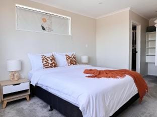 Lovely home.Close to hospital & City center Vacation rental in Hamilton