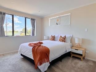 Lovely home.Close to hospital & City center Vacation rental in Hamilton