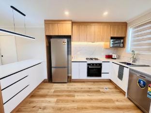 Lovely home.Close to hospital & City center Vacation rental in Hamilton