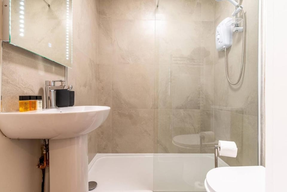 Aurum 6 - Chic 1BR Stay by DMU City Centre Apartment in Leicester