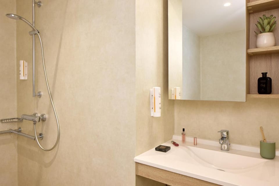 Quality Suites Reims - Saint-Thomas Apartment hotel in Reims