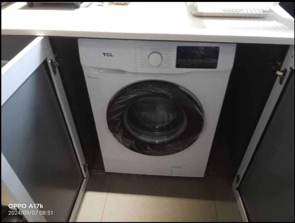Araneta Cubao No Brown Outs 1BR Furnished Condo with Balcony free WiFi Netflix Vacation rental in Pasig
