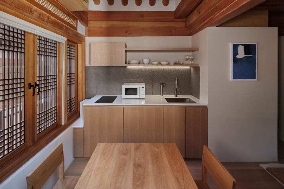 The Korean Prestige Hanok in Downtown - Seoul Ari Hotel in Seoul