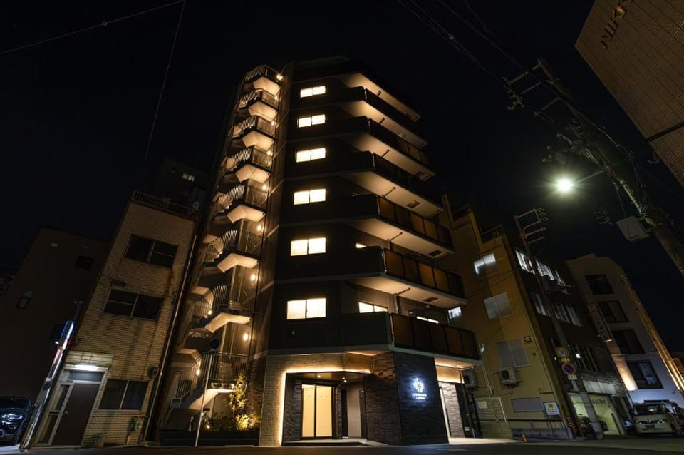 Luxury 65㎡ 2BR apt for 8 pax in prime location    Apartment in Osaka