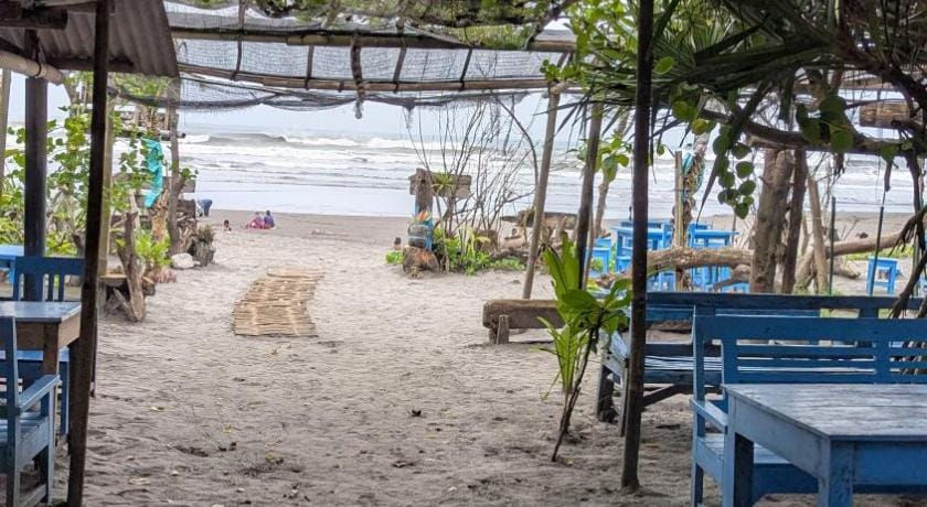 Penginapan Cafe de Paris Inn in Special Region of Yogyakarta