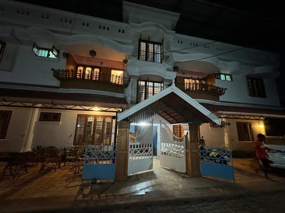 Rosewood house  2BHK -Aluva Apartment in Kochi