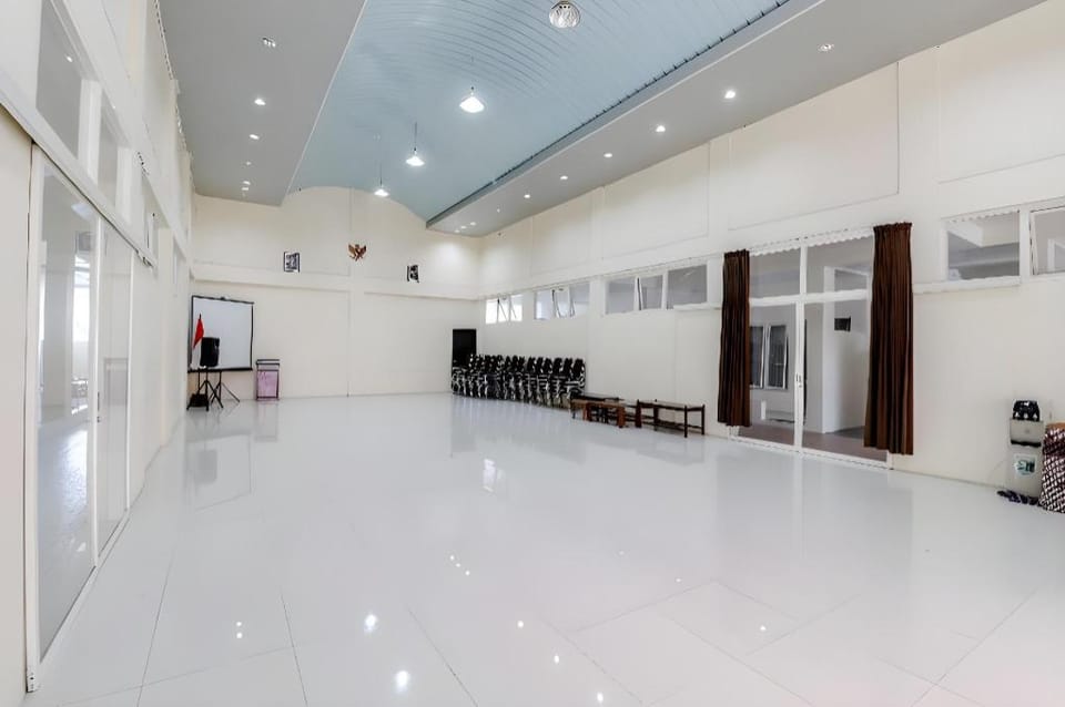 Urbanview Hotel Ling near Jawa Timur Park 2 Hotel in Batu