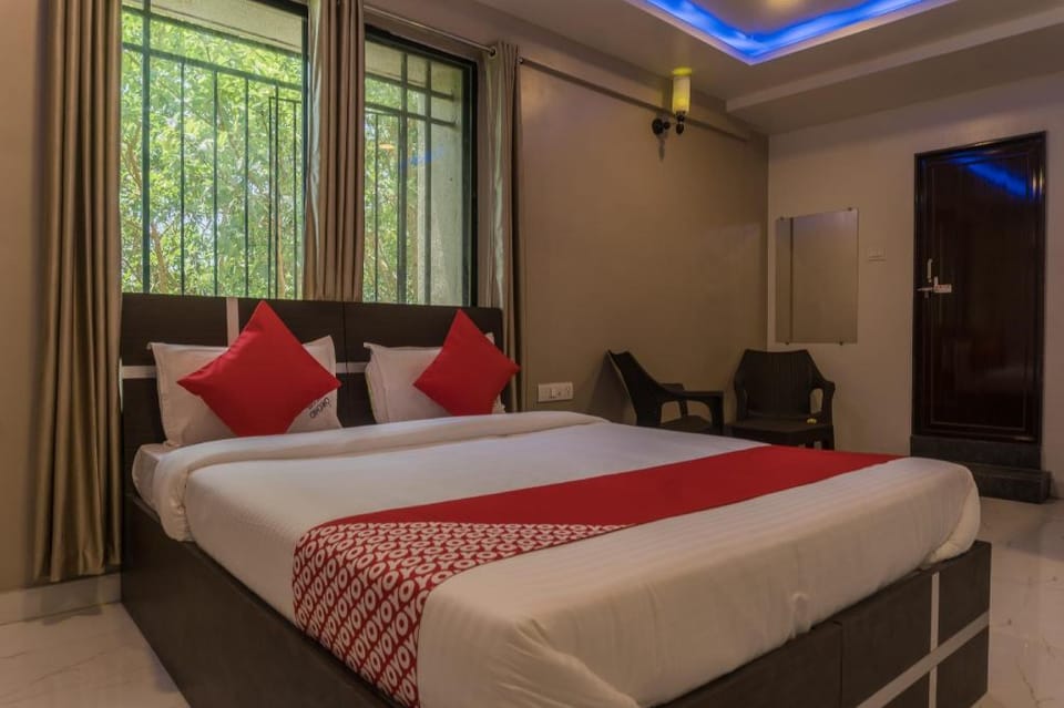 Flagship 28674 Orchid Platinum Guest House Hotel in Pune