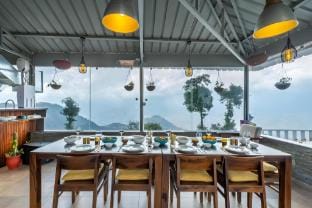 A Luxurious Mountain Bungalow with stunning views Villa in Uttarakhand