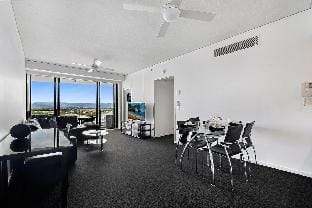 Sierra Grand Broadbeach - Privately Managed Apartment in Gold Coast