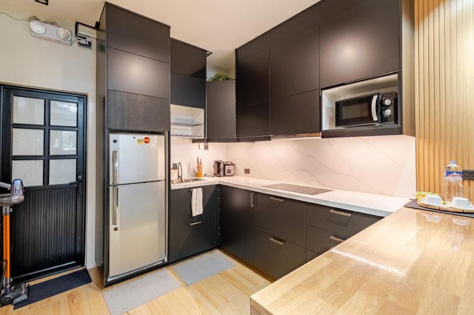 Modern Muji 3-BR Townhouse Suite in Central Makati Hotel in Makati