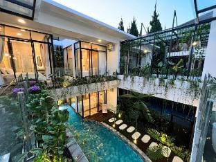 Villa Lembang Private Pool & Billiard 5BR Villa in Parongpong
