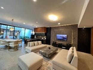 Villa Lembang Bandung 5BR Private Pool & Billiard Villa in Parongpong