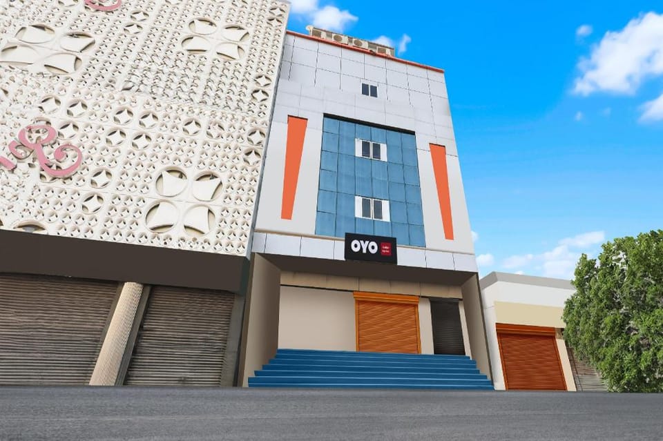Super Hotel O 83167 Golden Key Inn Hotel in Uttar Pradesh
