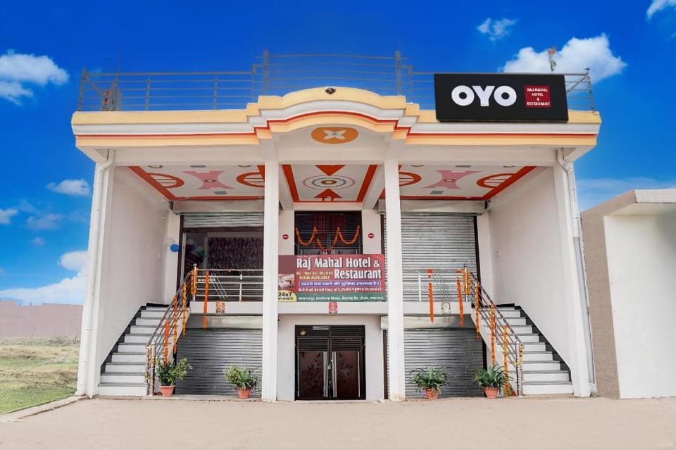 Hotel O RAJ MAHAL HOTEL & RESTUARANT Hotel in Uttar Pradesh