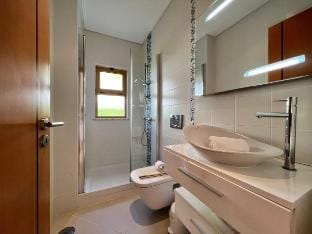 Villa Filipa III - Beachfront with Jacuzzi Villa in Guia