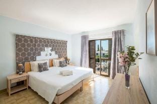 Apartment Luna - Resort with a pool Apartment in Guia