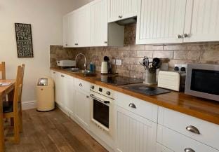 Beach Approach Cottage - Luxury Beachside Vacation rental in Filey Beach
