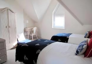 Ivy House - Seafront house with garden seating Vacation rental in Filey