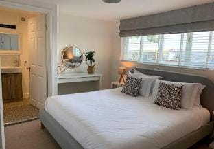 Beach Approach House - 30 steps from beach - kids Vacation rental in Filey