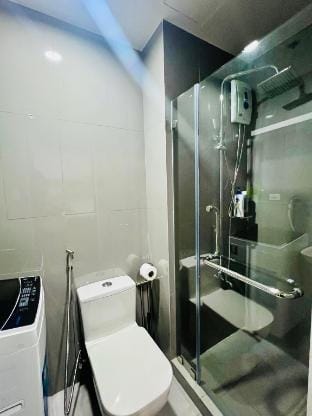 Cozy 1 bedroom with balcony in Air Residences Vacation rental in Makati