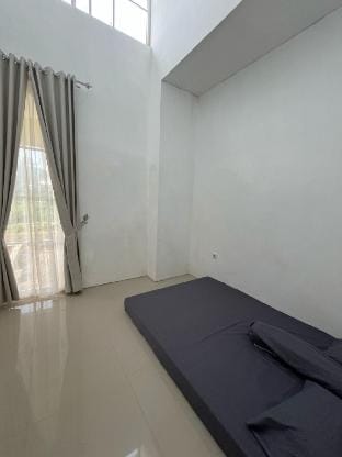 ROEMAH SINGGAH FREYA Villa in East Java