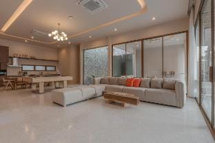 Kang Jie 5 Bedroom Luxury Villa Jomtien Beach Vacation rental in Pattaya City