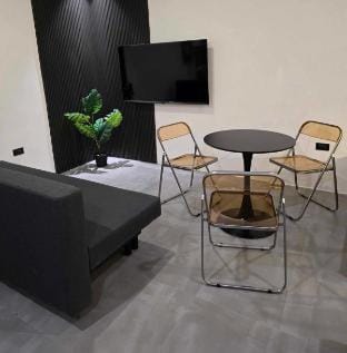 Modern Retro @ Heart of Rockwell & Poblacion C06 Apartment in Makati
