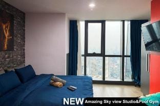 Amazing Century Spire Makati High Floor View 4320 Vacation rental in Makati