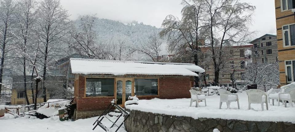 Hotel Mountain Blue Hotel in Himachal Pradesh