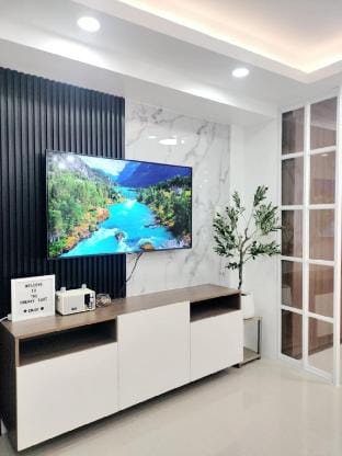 Newly opened near MOA & Airport w/PS4 and karaoke Vacation rental in Pasay