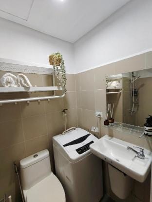 Atmosphere Your Secret Hideaway. Vacation rental in Pasay