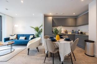 Stylish City Centre | 2BR Urban Retreat Apartment in Manchester