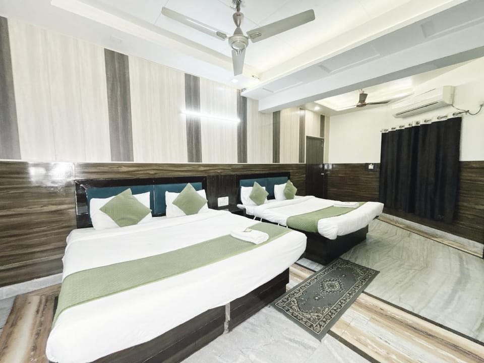 Hotel Alpine Hotel in Agra