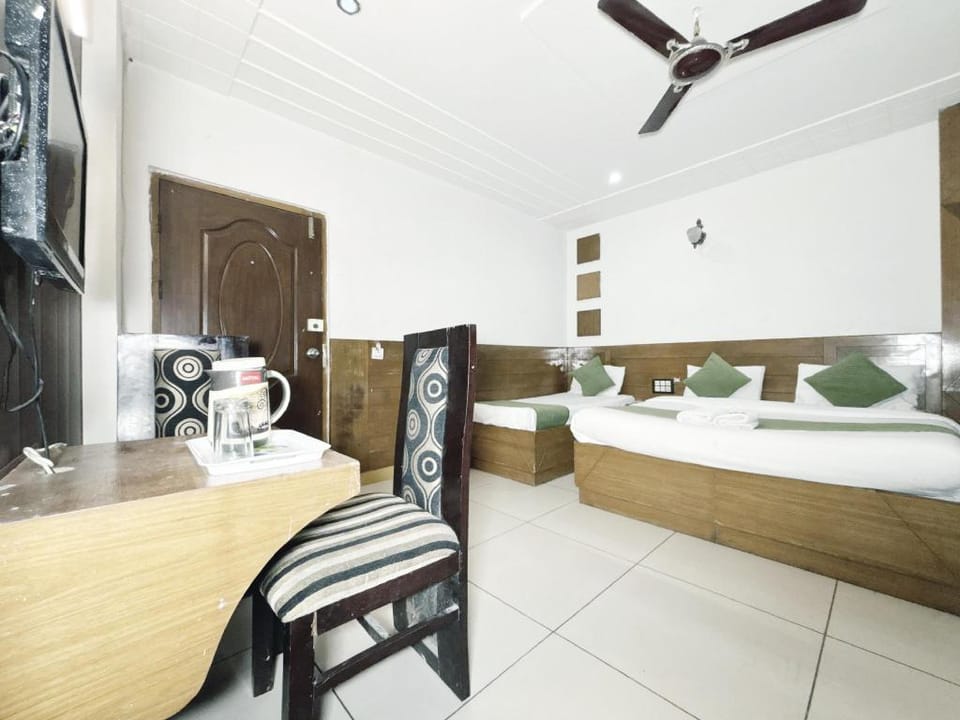 Hotel Alpine Hotel in Agra