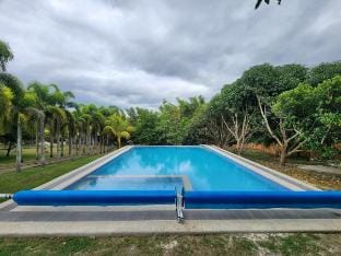 Sunny Hills Resort-Huge Batangas Guesthouse w/Pool Vacation rental in Batangas