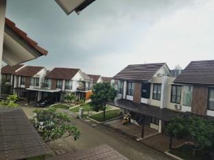 Hanna Home KBP 3BR 8 Orang Near IKEA WAHOO Vacation rental in West Java