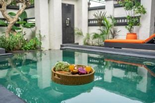 Sunbeji*Seminyak Paradise: Rooftop, Pool & PS5! Villa in Kuta