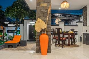 Sunbeji*Seminyak Paradise: Rooftop, Pool & PS5! Villa in Kuta