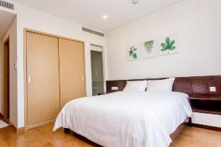 Panoramic apartment with pool and ocean view Vacation rental in Hoa Hai