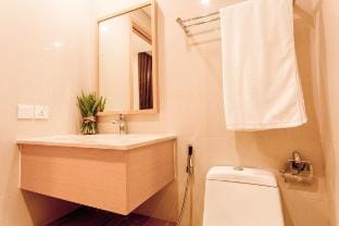 Panoramic apartment with pool and ocean view Vacation rental in Hoa Hai