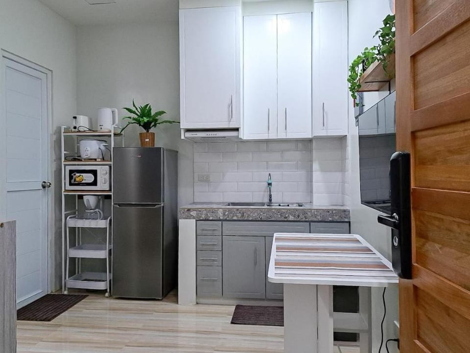 Sunset Suite Condo Style Stay (w/ Motor Parking) Apartment in Calabarzon