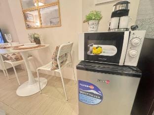 Yuna's Crib | Pull out Bed | Washer | Work Desk Apartment in Pasig