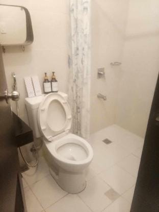 Yuna's Crib | Pull out Bed | Washer | Work Desk Apartment in Pasig