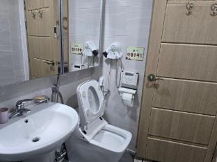 White House Pension Vacation rental in South Korea
