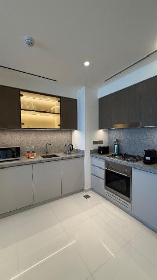 Seaside Elegance 1BR at Emaar Beachfront Apartment in Dubai