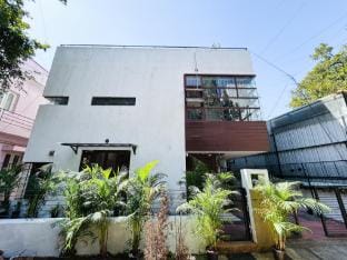 Billionaires Glasshouse Spacez Villa Vacation rental in Bengaluru