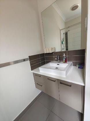 Family Getaway: Sleeps 8 Adults + 3 Kids Vacation rental in Werribee South
